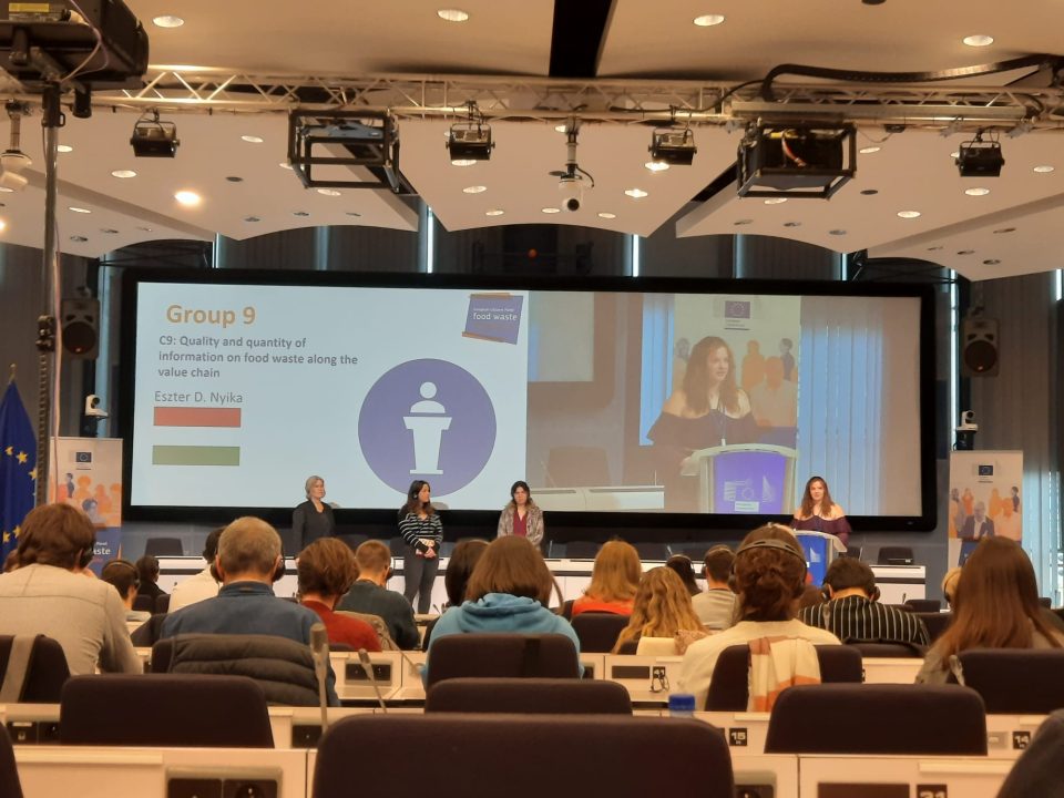 konferencián ülő emberek