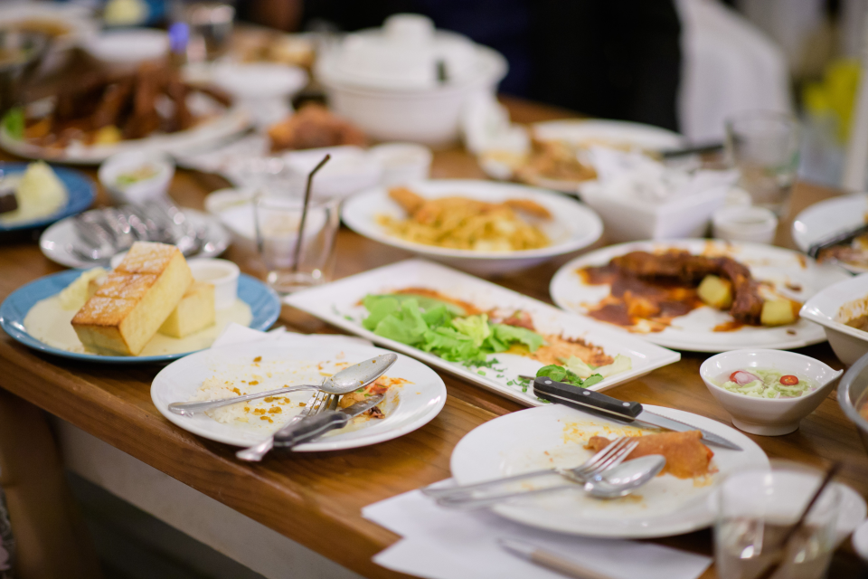 maradékok az asztalon