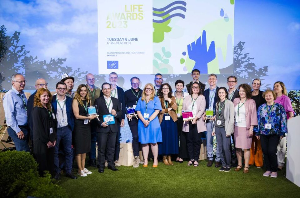 díjátadón emberek