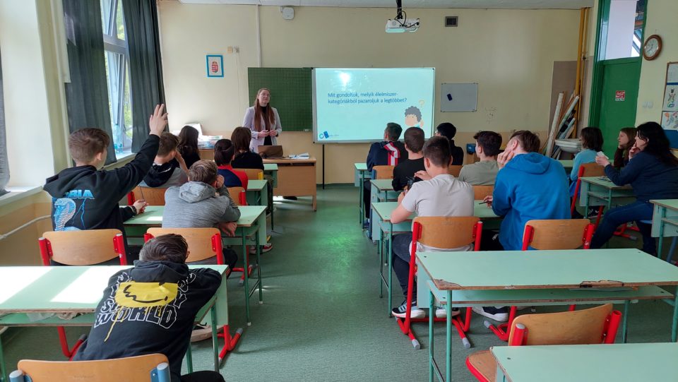 előadás iskolában