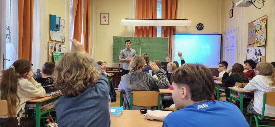 előadás és jelentkező gyerekek