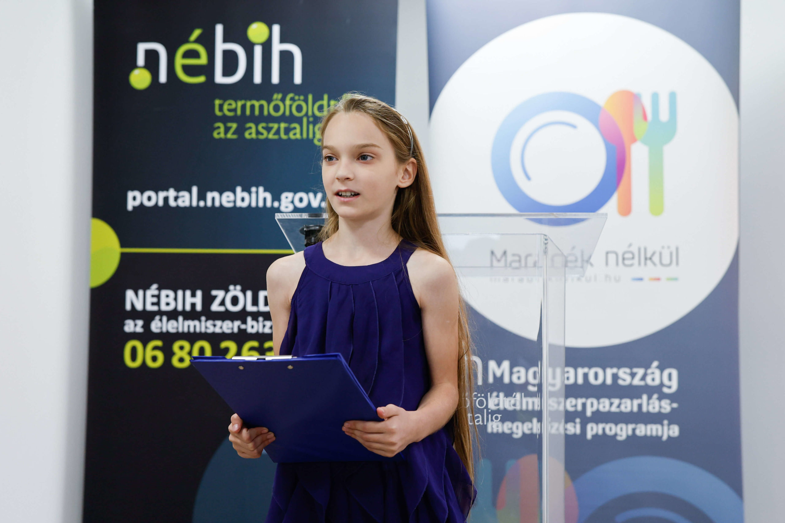 verset olvas egy pályázó