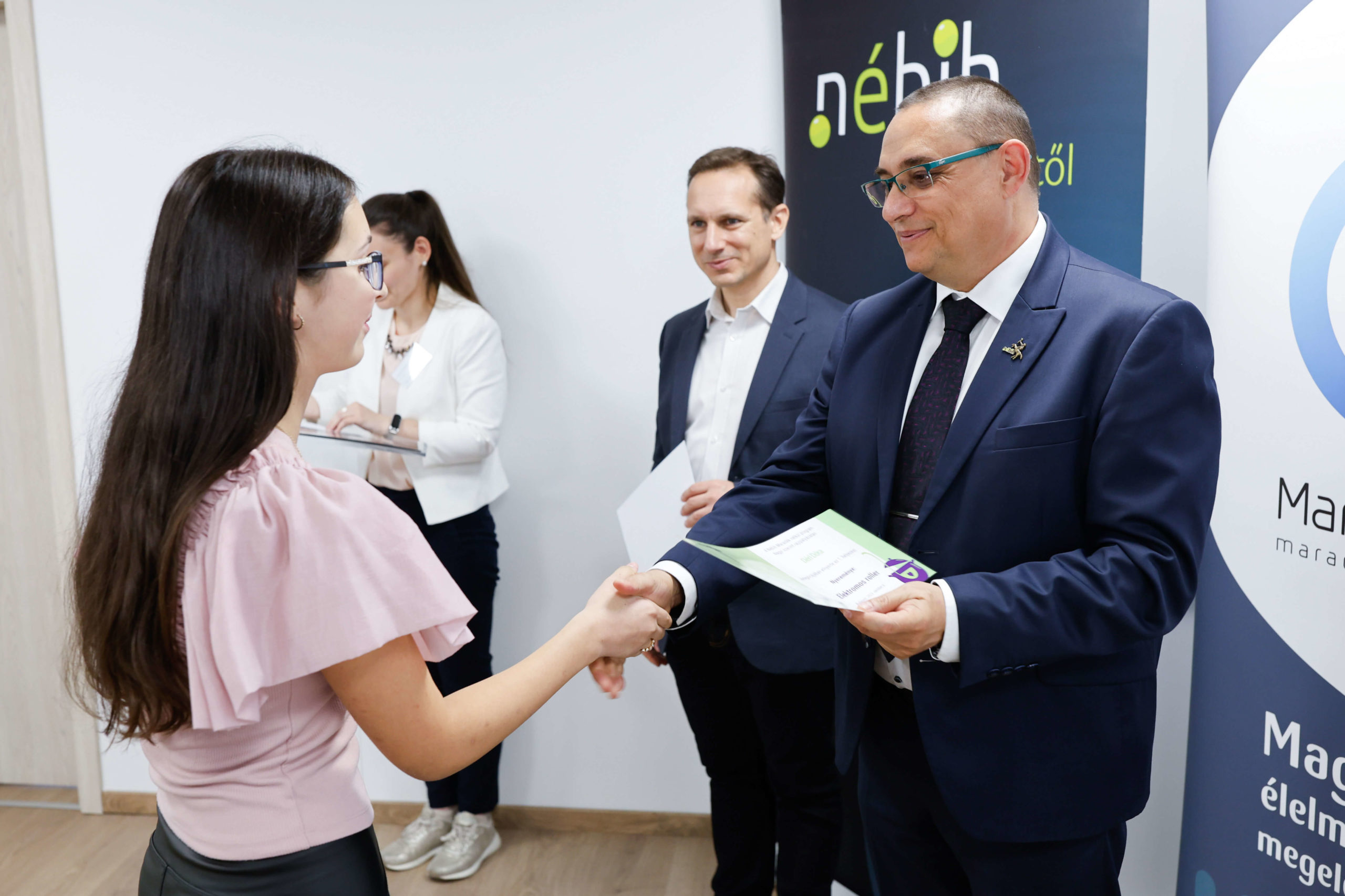 gratuláció a nyertes pályázónak