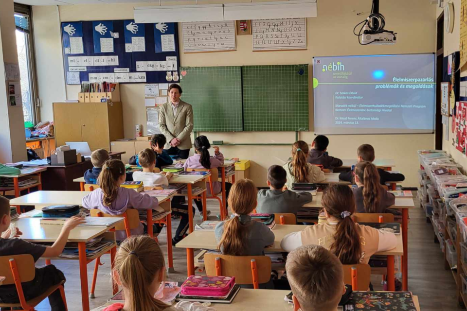 Előadás az osztályteremben