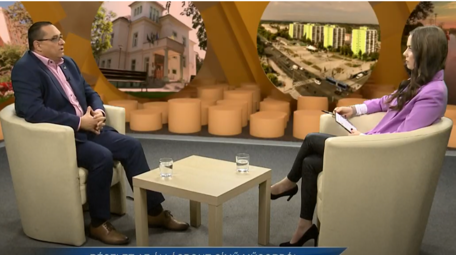 Két ember beszélget